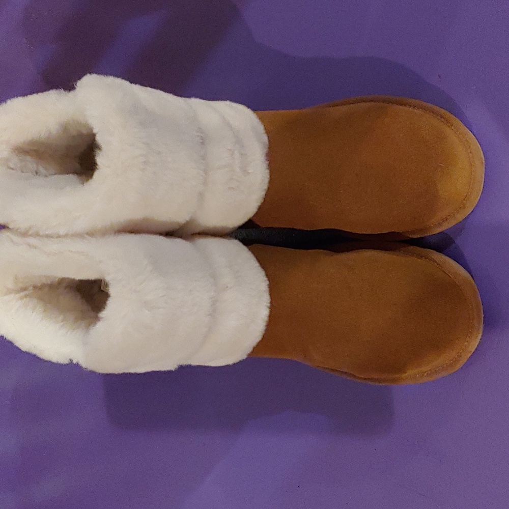 Size 7 Koolaburra Boots by UGG
